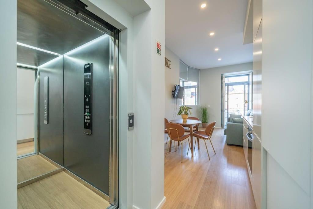 31 De Janeiro Flat By Amber Star Rent Leilighet Porto Eksteriør bilde